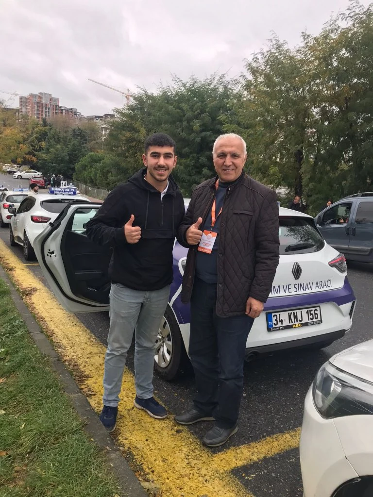 Küçükköy Bilginler Sürücü Kursu sitesindeki özgün eğitim görseli